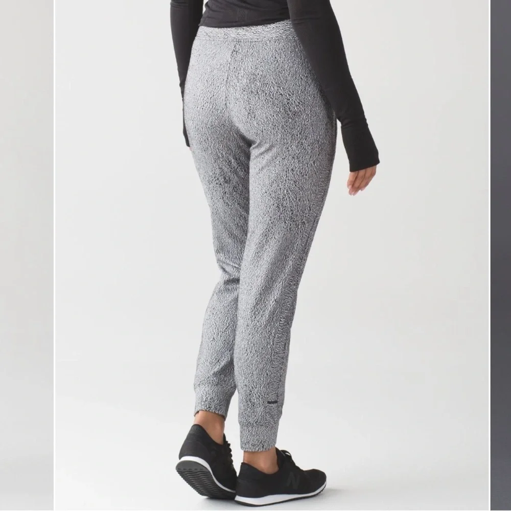 Lululemon Ready To Rulu Pant Running Luon Spray Jacquard White Black